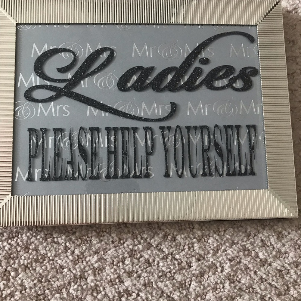 His/her toiletry signs with frames